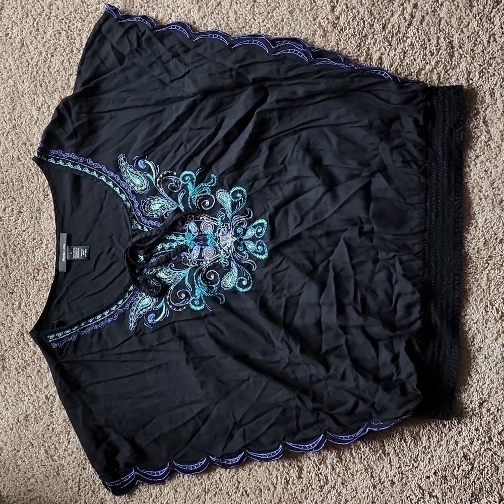 Style and co embroidered batwing top smocked waist L
